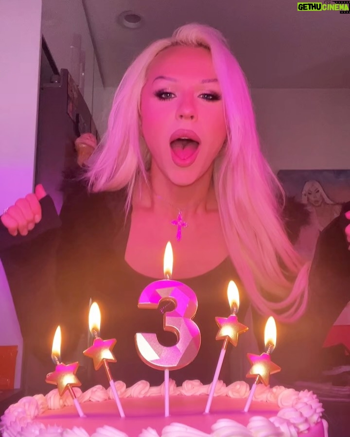 Farrah Moan - 12.3K Likes - well it’s over ❤️ 2025 was .. a year 😀 going thru these photos tho, it reminded me i have so much to be grateful for. thank u to everyone who has followed along with my lil journey thus far 😇 between the countless streams together, twitchcon, getting to see a whale for the first time and countless dolphins, achieving 3 years of sobriety, being in the best health i’ve ever been in my life.. this year has definitely been one for the books.  there was sooo many more photos it was hard to narrow it down but✨💖✨💖 looking forward to what 2026 has in store ! i hope u all had a happy new year 🎉