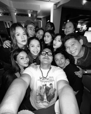 Febby Rastanty Instagram - Anak baik kesayangan semua orang, sekarang udah gak sakit lagi ya vid 🤗 Gelap nya udah lewat, sekarang udah datang “terang” yang abadi. Istirahat ya vidiii. Bobo yang nyenyak. Ini satu indonesia nangisin lo, sampe langit pun ikutan. Ujan deres beb rumah lo. Tapi tetep rame banget yang dateng dan doain lo, biarpun harus basah kuyup. Banyak yang sayang vidiiii soalnya! Seneng banget febby bisa ketemu sebentar kemarin. Biar pun gak sempet ngobrol tapi semoga lo denger suara-suara kita semua ya. Tapi gw lebih seneng lagi, tau lo pergi dengan senyuman di wajah lo. MasyaAllah, pasti lo bahagia ya vid diatas sana. 🤍 @vidialdiano 

Turut berduka untuk cewek kuat sejagat raya, @sheiladaisha, om harry, tante princess besba, diva, vadi, tayara & vina! Semoga selalu diberikan kekuatan & ketabahan. Aamiin. Peluk eraat!