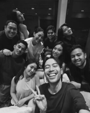 Febby Rastanty Instagram - Anak baik kesayangan semua orang, sekarang udah gak sakit lagi ya vid 🤗 Gelap nya udah lewat, sekarang udah datang “terang” yang abadi. Istirahat ya vidiii. Bobo yang nyenyak. Ini satu indonesia nangisin lo, sampe langit pun ikutan. Ujan deres beb rumah lo. Tapi tetep rame banget yang dateng dan doain lo, biarpun harus basah kuyup. Banyak yang sayang vidiiii soalnya! Seneng banget febby bisa ketemu sebentar kemarin. Biar pun gak sempet ngobrol tapi semoga lo denger suara-suara kita semua ya. Tapi gw lebih seneng lagi, tau lo pergi dengan senyuman di wajah lo. MasyaAllah, pasti lo bahagia ya vid diatas sana. 🤍 @vidialdiano 

Turut berduka untuk cewek kuat sejagat raya, @sheiladaisha, om harry, tante princess besba, diva, vadi, tayara & vina! Semoga selalu diberikan kekuatan & ketabahan. Aamiin. Peluk eraat!
