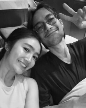 Febby Rastanty Instagram - Anak baik kesayangan semua orang, sekarang udah gak sakit lagi ya vid 🤗 Gelap nya udah lewat, sekarang udah datang “terang” yang abadi. Istirahat ya vidiii. Bobo yang nyenyak. Ini satu indonesia nangisin lo, sampe langit pun ikutan. Ujan deres beb rumah lo. Tapi tetep rame banget yang dateng dan doain lo, biarpun harus basah kuyup. Banyak yang sayang vidiiii soalnya! Seneng banget febby bisa ketemu sebentar kemarin. Biar pun gak sempet ngobrol tapi semoga lo denger suara-suara kita semua ya. Tapi gw lebih seneng lagi, tau lo pergi dengan senyuman di wajah lo. MasyaAllah, pasti lo bahagia ya vid diatas sana. 🤍 @vidialdiano 

Turut berduka untuk cewek kuat sejagat raya, @sheiladaisha, om harry, tante princess besba, diva, vadi, tayara & vina! Semoga selalu diberikan kekuatan & ketabahan. Aamiin. Peluk eraat!