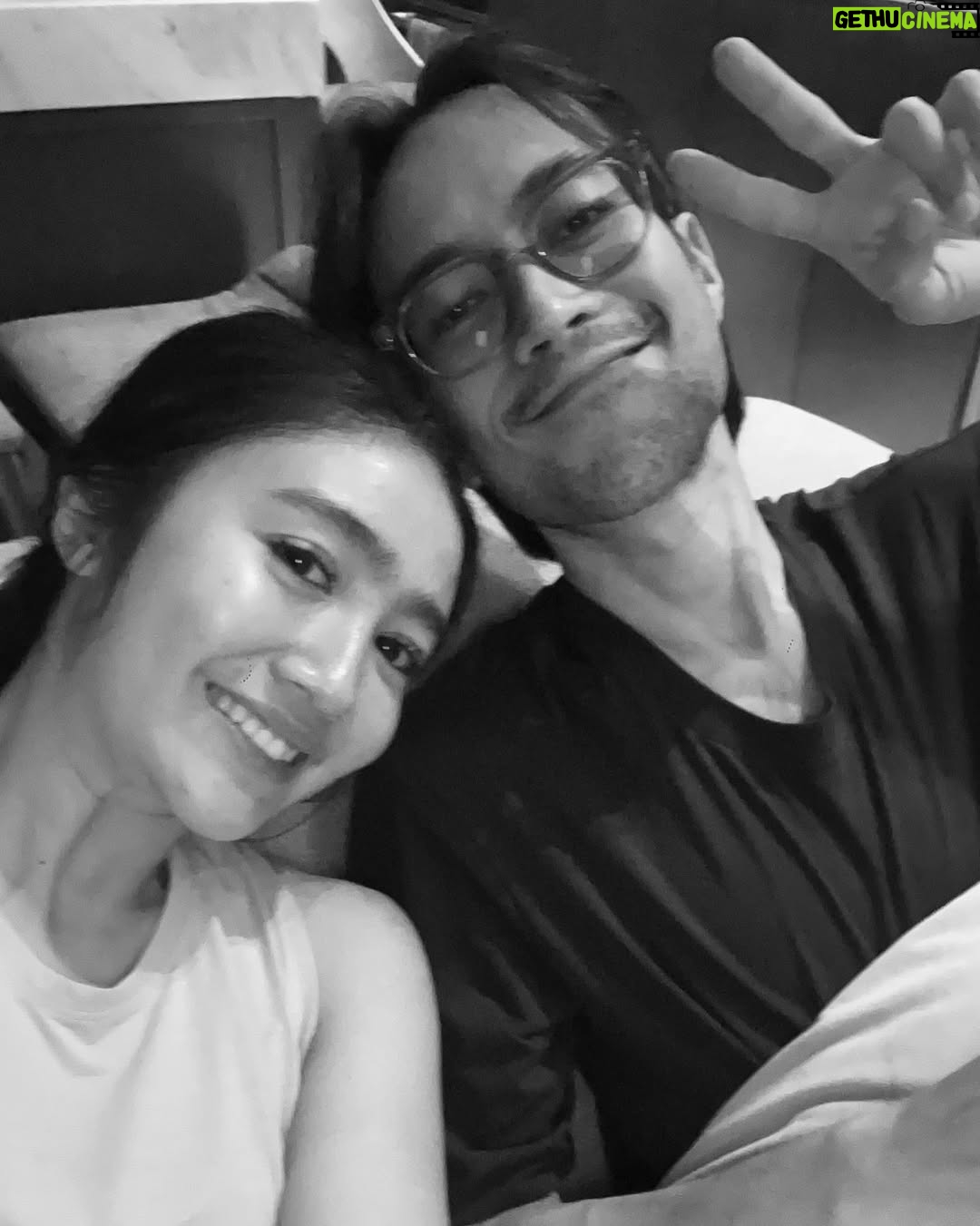 Febby Rastanty - 0.9 Million Likes - Anak baik kesayangan semua orang, sekarang udah gak sakit lagi ya vid 🤗 Gelap nya udah lewat, sekarang udah datang “terang” yang abadi. Istirahat ya vidiii. Bobo yang nyenyak. Ini satu indonesia nangisin lo, sampe langit pun ikutan. Ujan deres beb rumah lo. Tapi tetep rame banget yang dateng dan doain lo, biarpun harus basah kuyup. Banyak yang sayang vidiiii soalnya! Seneng banget febby bisa ketemu sebentar kemarin. Biar pun gak sempet ngobrol tapi semoga lo denger suara-suara kita semua ya. Tapi gw lebih seneng lagi, tau lo pergi dengan senyuman di wajah lo. MasyaAllah, pasti lo bahagia ya vid diatas sana. 🤍 @vidialdiano 

Turut berduka untuk cewek kuat sejagat raya, @sheiladaisha, om harry, tante princess besba, diva, vadi, tayara & vina! Semoga selalu diberikan kekuatan & ketabahan. Aamiin. Peluk eraat!