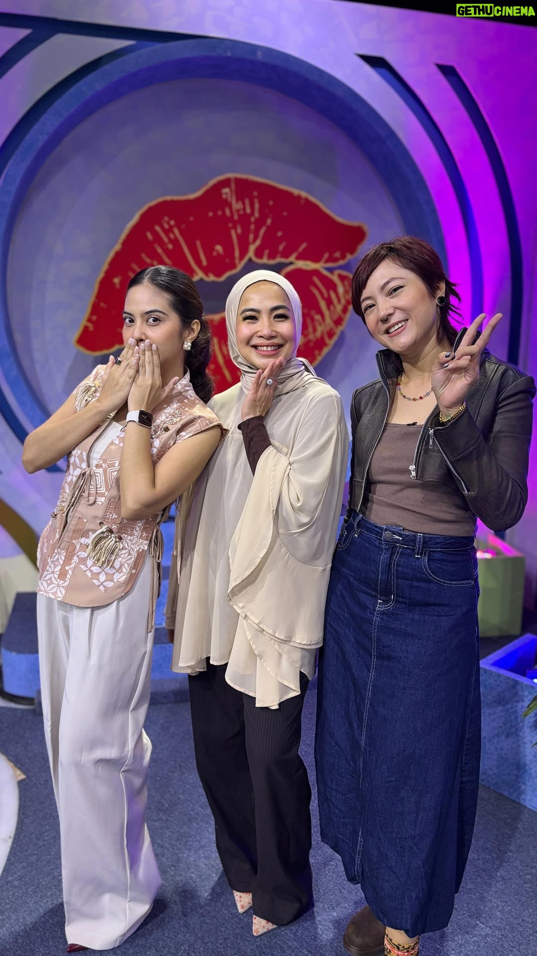 Feni Rose - 13.6K Likes - Kita ini kaya keluarga yaaa…
kalo jauh wangi..
