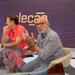 Fernanda Colombo Instagram - Quando eu era pequena olhava pra TV e uma coisa me intrigava: “Como pode caber tanta gente ali dentro? Existem pessoinhas muuuito pequenas kkk” Quanta magia! E não é que eu também me tornei uma dessas pessoinhas 😱🤩 Parabéns @tvglobo pelos 60 anos.