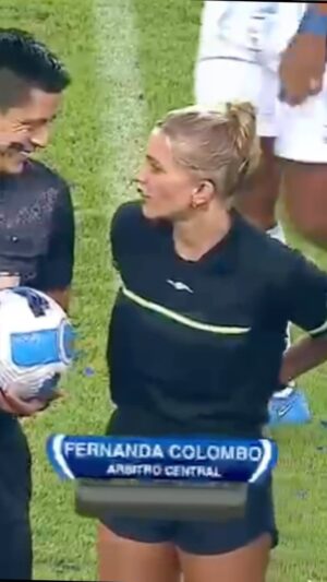 Fernanda Colombo Instagram - Hoje é dia do árbitro de futebol! Atividade insana e apaixonante ❤️⚽️ Que tipo de árbitro você seria?
#referee #futebol #arbitragem #diadoarbitro