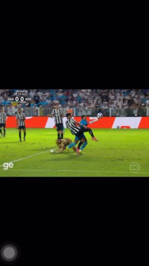 Fernanda Colombo Instagram - Claro que foi ponto 😬🤣
#humor #brasileiraobetano #neymar