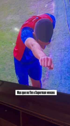 Fernanda Colombo Instagram - Pra você, quem é melhor? Hulk ou Superman?