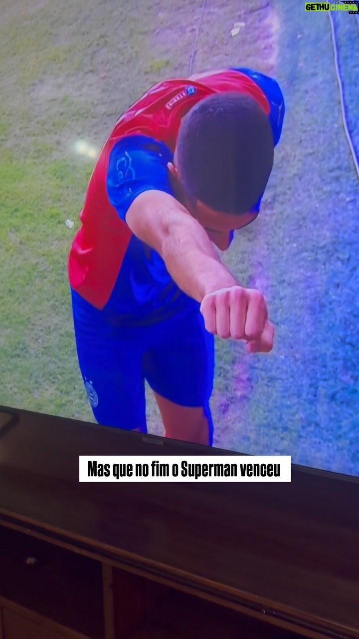 Fernanda Colombo - 6.8K Likes - Pra você, quem é melhor? Hulk ou Superman?
