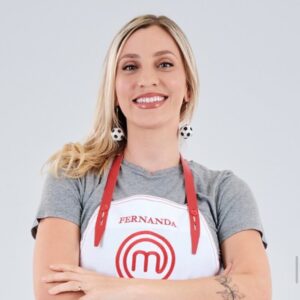 Fernanda Colombo Instagram - Eu tô no @masterchefbr 12 😱🤩
Cozinhar é uma das minhas paixões que agora eu vou compartilhar com vocês. Bora torcer? Já se liga nos meus emojis ⚽️🟨🟥
.
Estreia dia 27 de maio às 22:30 na @bandtv
.
Brincos/Earrings by @midnight.mosaics