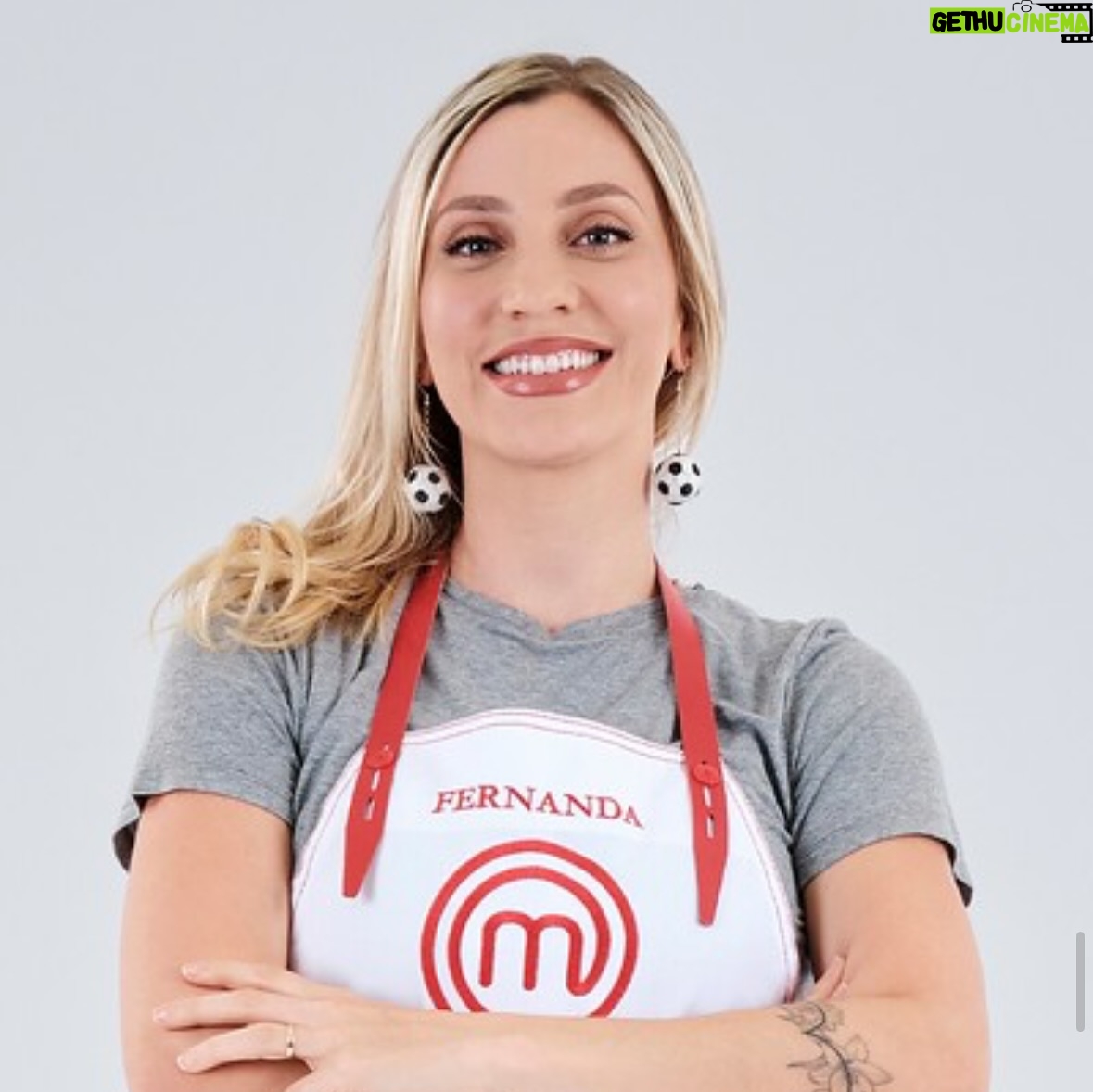 Fernanda Colombo - 11.4K Likes - Eu tô no @masterchefbr 12 😱🤩
Cozinhar é uma das minhas paixões que agora eu vou compartilhar com vocês. Bora torcer? Já se liga nos meus emojis ⚽️🟨🟥
.
Estreia dia 27 de maio às 22:30 na @bandtv
.
Brincos/Earrings by @midnight.mosaics