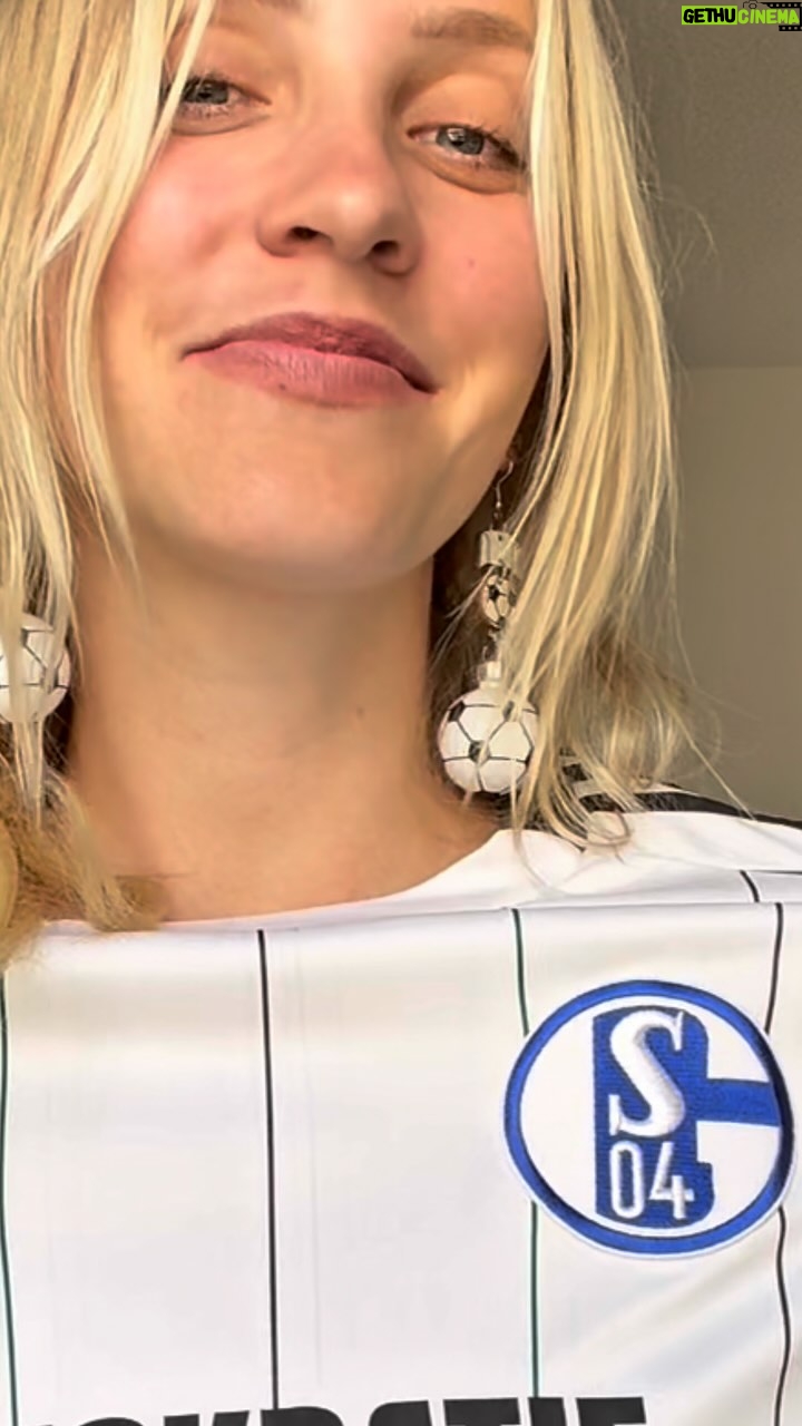 Fernanda Colombo - 5.6K Likes - Que camisa linda 🤩💙
Viva a democracia!