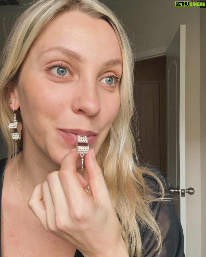 Fernanda Colombo - 7.9K Likes - Vocês sabem que eu amo isso né! Um dia mostro minha coleção pra vcs 😜
Gostaram?