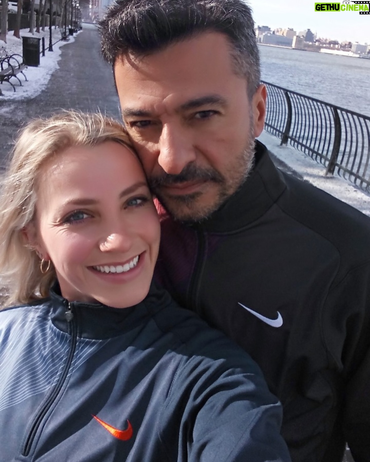 Fernanda Colombo - 14K Likes - Combo de aleatoriedades ❤️
Qual foto você preferiu?