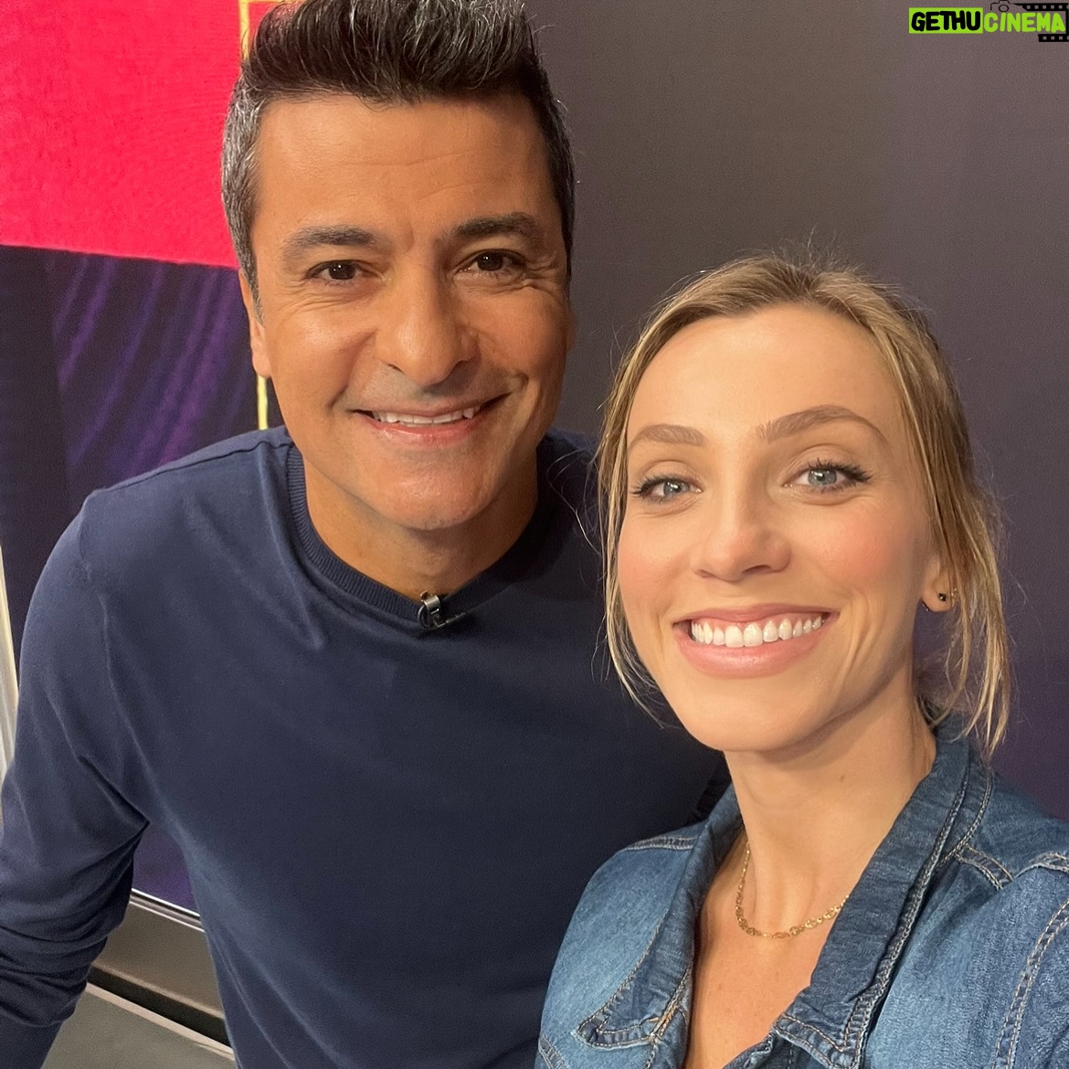 Fernanda Colombo - 6.9K Likes - Quando eu era pequena olhava pra TV e uma coisa me intrigava: “Como pode caber tanta gente ali dentro? Existem pessoinhas muuuito pequenas kkk” Quanta magia! E não é que eu também me tornei uma dessas pessoinhas 😱🤩 Parabéns @tvglobo pelos 60 anos.
