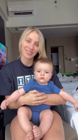 Fernanda Colombo Instagram - Essa surpresa mexeu muito comigo. Me encheu de amor e de muita, muita saudade! Resolvi compartilhar pois nem todo mundo tem sua mãe pra dar aquele abraço, pra almoçar junto hoje… mas  se a sua mãe vive no seu coração, ela vive pra sempre ❤️