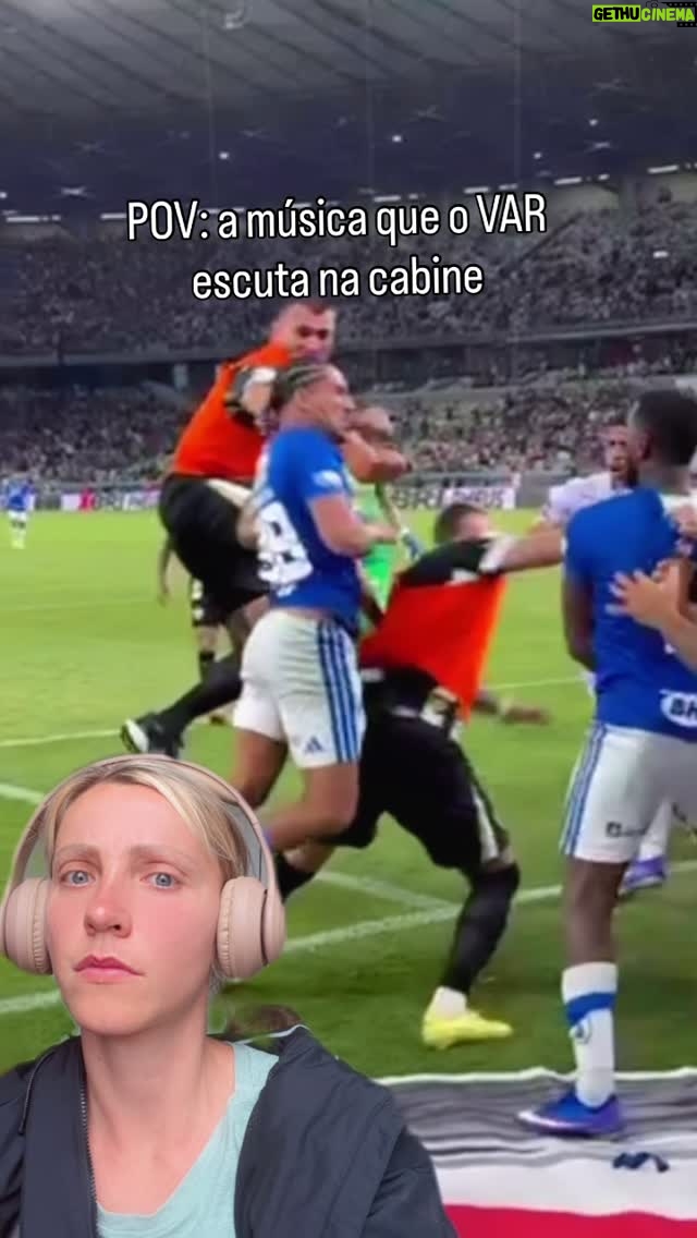 Fernanda Colombo - 20.2K Likes - Isso foi bizarro 😱 23 jogadores expulsos!
Alguém lembra de algum outro jogo que foi assim também? 
Imagens @essediafoilouco  já acompanha o conteúdo dele com imagens exclusivas 😉
.
#pancadaria #mineiro