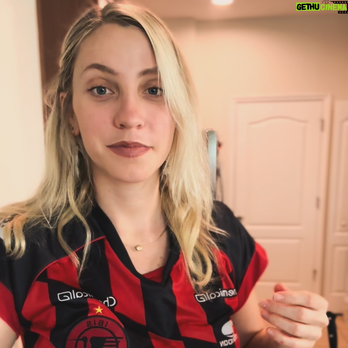 Fernanda Colombo - 11.5K Likes - Qual camisa você mais gostou?⚽️ 1, 2 ou 3?
Eu tenho muuuita camisa de futebol aqui em casa, vou começar a usar uma por dia e compartilhar aqui com vcs 😜