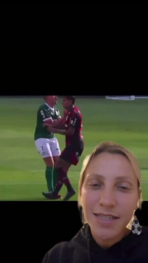 Fernanda Colombo Instagram - Na bola parada essa atitude é uma conduta violenta e conduta violenta é pra vermelho. Fato! Mas por que não chamou? Acho que é porque aos 11min teve uma entrada do Veiga no Carrascal, que ficou só no amarelo. ‼️ os dois lances são diferentes! 
#pulgar #libertadores #arbitragem