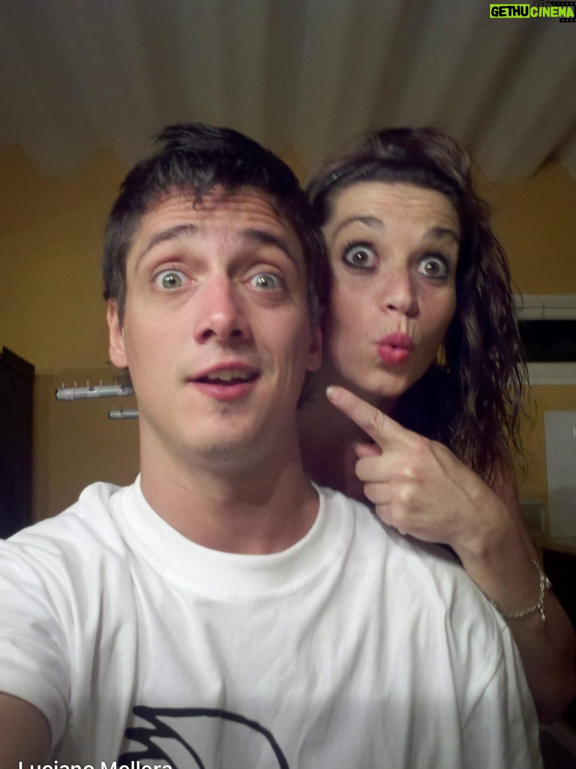 Fernanda Metilli - 51.3K Likes - Encontré fotos de Enero 2012 
.
Por donde arrancamos ? 🤣 
.
Temporada de “Stand Up a toda Costa” con mis  amigos del alma @luchomellera @pablitomazzola @liomarcuss y mi amiga “Plumerete” @thelmademarchi ♥️ 
.
En algunas de las fotos estoy un poquito en pedo , pero no voy a decir en cual 
.
Lucho 👉 está x AGOTAR otro Movistar (apúrate a comprar entradas ) 
.
Pablito 👉 Está x arrancar nuevo Taller  de Stand Up (inscribite ) 
.
Thelma da clases de 🎭 en Teatro Nun (Seguila y anótate) 
.
Con Lío no hacemos más stand Up PERO SIEMPRE ESTAMOS X VOLVER 🤣