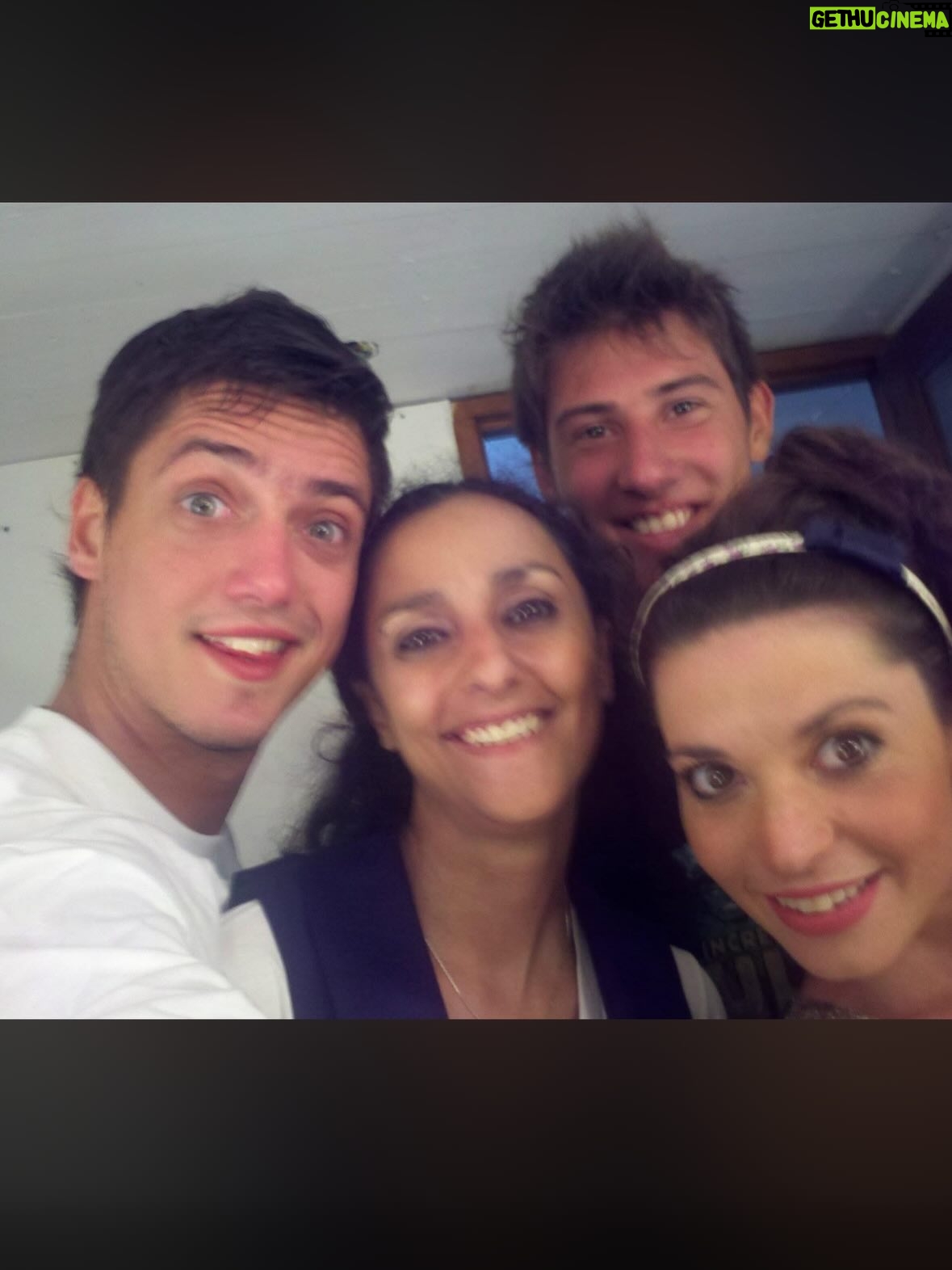 Fernanda Metilli - 51.3K Likes - Encontré fotos de Enero 2012 
.
Por donde arrancamos ? 🤣 
.
Temporada de “Stand Up a toda Costa” con mis  amigos del alma @luchomellera @pablitomazzola @liomarcuss y mi amiga “Plumerete” @thelmademarchi ♥️ 
.
En algunas de las fotos estoy un poquito en pedo , pero no voy a decir en cual 
.
Lucho 👉 está x AGOTAR otro Movistar (apúrate a comprar entradas ) 
.
Pablito 👉 Está x arrancar nuevo Taller  de Stand Up (inscribite ) 
.
Thelma da clases de 🎭 en Teatro Nun (Seguila y anótate) 
.
Con Lío no hacemos más stand Up PERO SIEMPRE ESTAMOS X VOLVER 🤣