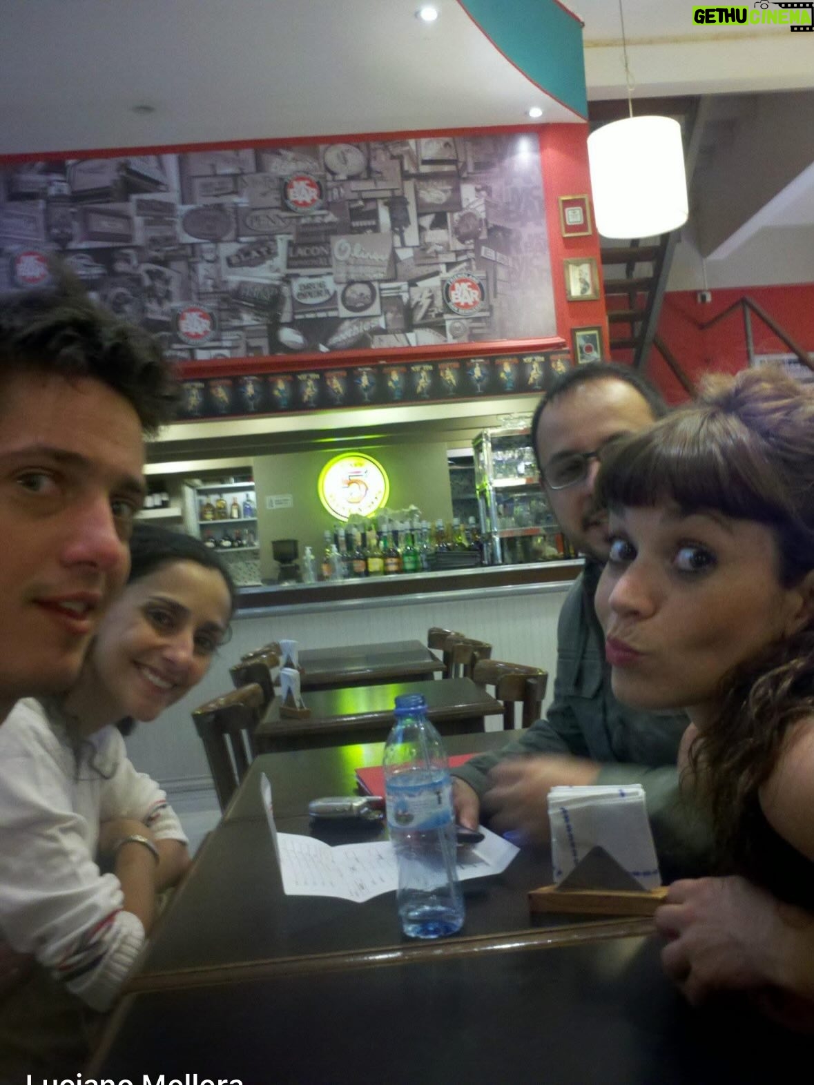 Fernanda Metilli - 51.3K Likes - Encontré fotos de Enero 2012 
.
Por donde arrancamos ? 🤣 
.
Temporada de “Stand Up a toda Costa” con mis  amigos del alma @luchomellera @pablitomazzola @liomarcuss y mi amiga “Plumerete” @thelmademarchi ♥️ 
.
En algunas de las fotos estoy un poquito en pedo , pero no voy a decir en cual 
.
Lucho 👉 está x AGOTAR otro Movistar (apúrate a comprar entradas ) 
.
Pablito 👉 Está x arrancar nuevo Taller  de Stand Up (inscribite ) 
.
Thelma da clases de 🎭 en Teatro Nun (Seguila y anótate) 
.
Con Lío no hacemos más stand Up PERO SIEMPRE ESTAMOS X VOLVER 🤣