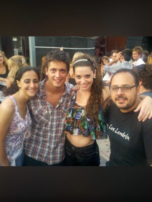 Fernanda Metilli Instagram - Encontré fotos de Enero 2012 
.
Por donde arrancamos ? 🤣 
.
Temporada de “Stand Up a toda Costa” con mis  amigos del alma @luchomellera @pablitomazzola @liomarcuss y mi amiga “Plumerete” @thelmademarchi ♥️ 
.
En algunas de las fotos estoy un poquito en pedo , pero no voy a decir en cual 
.
Lucho 👉 está x AGOTAR otro Movistar (apúrate a comprar entradas ) 
.
Pablito 👉 Está x arrancar nuevo Taller  de Stand Up (inscribite ) 
.
Thelma da clases de 🎭 en Teatro Nun (Seguila y anótate) 
.
Con Lío no hacemos más stand Up PERO SIEMPRE ESTAMOS X VOLVER 🤣