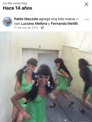 Fernanda Metilli Instagram - Encontré fotos de Enero 2012 
.
Por donde arrancamos ? 🤣 
.
Temporada de “Stand Up a toda Costa” con mis  amigos del alma @luchomellera @pablitomazzola @liomarcuss y mi amiga “Plumerete” @thelmademarchi ♥️ 
.
En algunas de las fotos estoy un poquito en pedo , pero no voy a decir en cual 
.
Lucho 👉 está x AGOTAR otro Movistar (apúrate a comprar entradas ) 
.
Pablito 👉 Está x arrancar nuevo Taller  de Stand Up (inscribite ) 
.
Thelma da clases de 🎭 en Teatro Nun (Seguila y anótate) 
.
Con Lío no hacemos más stand Up PERO SIEMPRE ESTAMOS X VOLVER 🤣