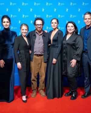 Fernanda Urrejola Instagram - ¡QUÉ GRANDES! 😍👏 El equipo detrás de la serie basada en la exitosa novela de Isabel Allende "La Casa de los Espíritus" tuvo su estreno mundial en el Festival de Cine de Berlín, Berlinale, con la proyección de los tres primeros episodios, los cuales fueron elogiados por los asistentes ❤️‍🔥

En el certamen estuvieron presentes, además de los productores del programa, Fernanda Urrejola, Francisca Alegría y Andrés Wood, y se confirmó el 29 de abril como fecha de estreno en Amazon Prime Video 📽️

¿Vas a ver la serie? ¿Qué esperas de ella? 👀

📸 @pablo.ocqueteau

#cinechileno #lacasadelosespíritus