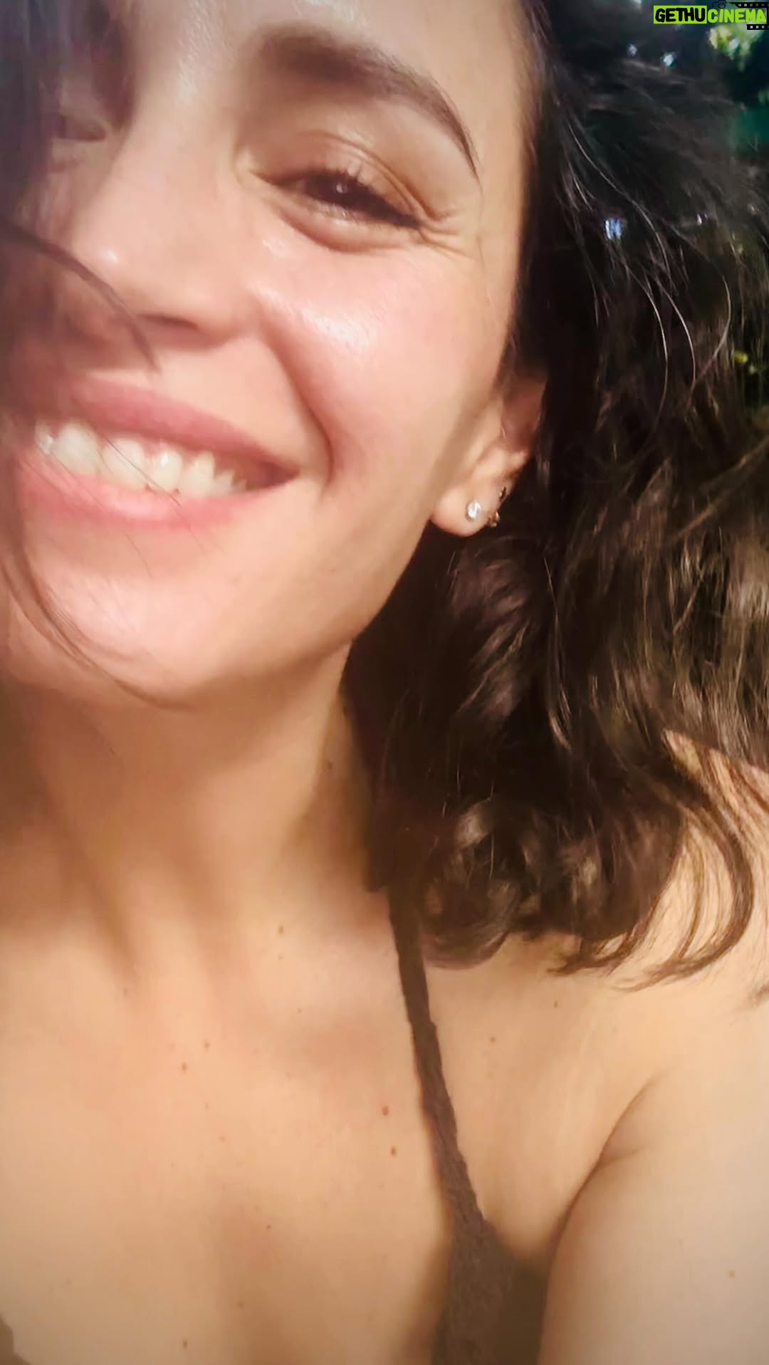 Fernanda Urrejola - 19.1K Likes - Para tod@s l@s que alguna vez sintieron que no pertenecían y quisieron salir arrancando.... recordemos que somos un pedacito de Dios o la Fuente teniendo una experiencia humana ❤️😍❤️ mi versión extraterrestre, te ve y te reconoce❤️GRACIAS @wordsarevibrations for sharing your love. My alien version sees you too❤️