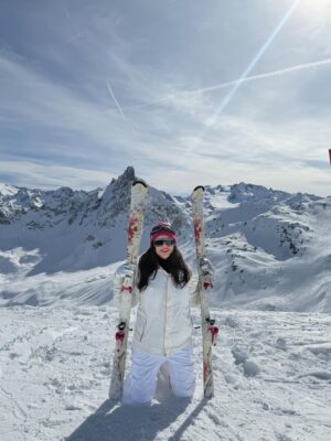 Feyza Civelek Instagram - Güzel bir tatil güzel fotoğraflarla ölümsüzleşti hoşçakal Courchevel bir dahaki sefere kadar ⛷️ 🥳🥰 🇫🇷 💙
#fransa #courchevel