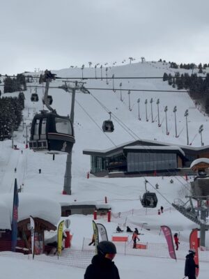 Feyza Civelek Instagram - Güzel bir tatil güzel fotoğraflarla ölümsüzleşti hoşçakal Courchevel bir dahaki sefere kadar ⛷️ 🥳🥰 🇫🇷 💙
#fransa #courchevel