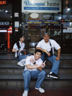 Fita Anggriani Instagram - Besok udah bisa liatin sohib kite sukses ni gez di seluruh bioskop 🤟🏼 @tungguakusuksesnanti