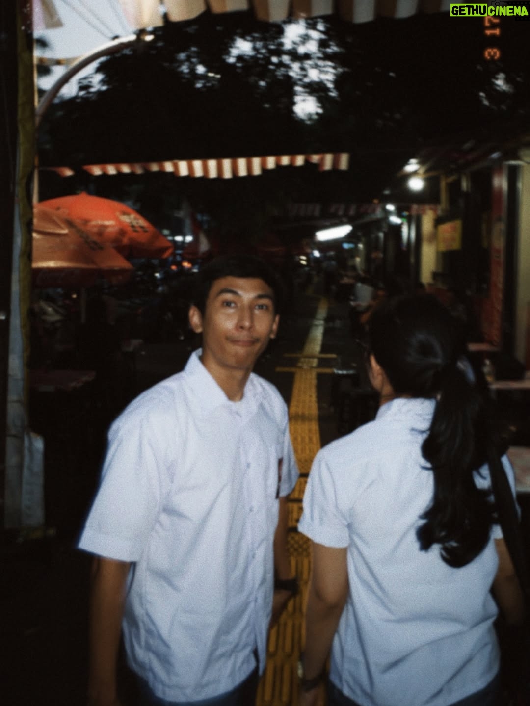 Fita Anggriani - 20.9K Likes - Besok udah bisa liatin sohib kite sukses ni gez di seluruh bioskop 🤟🏼 @tungguakusuksesnanti