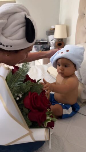 Flaviana Seeling Instagram - Hoy es unos de estos días especiales!!! Estamos cumpliendo años de casados y Orlando siempre tan atento y cariñoso ! Es importante mantener en el tiempo esta atención , entrega y cariño!
Pero nuestro amor va más allá de eso , la entrega se hace todos los días , 24/7 , y hoy me tomo el tiempo amor para agradecerte todo lo entregado y no sola a mí sino que a esta familia que hemos logrado construir juntos ! Todos te amamos con locura porque eres nuestro pilar ! @giuliborlando @gianlucasplay Vicentito y yo te amamos demasiado ! Llegaste a ser luz 💡 en nuestras vidas !
Vamos por más amor de mi vida ! Feliz día !!! Feliz todos los días !!! Te amoooo @orlando_carmona