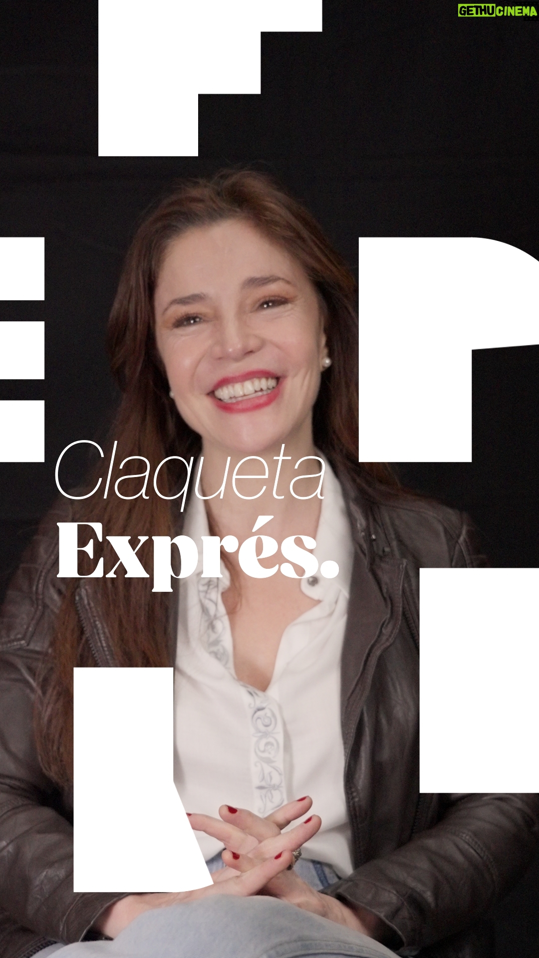 Flora Martínez - 6.2K Likes - 🎬 Claqueta Exprés con la actriz y directora Flora Martínez, ícono del cine y la televisión, y mente creativa detrás del largometraje ¡Basta Ya! ✨

Una conversación vibrante y profunda, donde la voz que ha cautivado audiencias se transforma en visión, liderazgo y narrativa propia. Flora nos comparte su evolución artística: desde la piel de personajes inolvidables hasta el reto de asumir el mando detrás de la cámara.

Un espacio para encontrarnos con una artista integral que construye historias desde la madurez, la fuerza femenina y una pasión inagotable por el arte dramático.

¡Gracias, Flora, por inspirarnos con tu talento, tu valentía y tu nueva mirada como directora! 🙌🏻💬