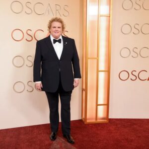 Fortune Feimster Instagram - Had the pleasure of going to the Oscars as part of Zootopia 2. A first for me in the 20 years I’ve been at this. So grateful to be a part of such a beautiful movie that has given me many incredible experiences. 

Suit @giorgioarmani 
Jewelry @leightonjewels 
Stylist @lindamedvenestyling 
Makeup @jamiemakeup
Hair @kathkous