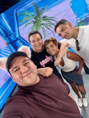Francisca García-Huidobro Instagram - Hoy haciendo un especial de @somos.yuly con este grupito 🌊☀️⛱️👙🩷 WE ARE VIÑA Ya disponible en YouTube 📲