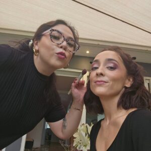 Francisca Walker Instagram - Que lindos estuvieron los CALEUCHE! Muchas gracias @somoschileactores por la nominación, gracias a mis queridos colegas. Gracias @loscontadores por confiar en mi para la obertura. Estoy llena de felicidad por dedicarme a esto que tanto amo y estar rodeada de personas que admiro y quiero tanto.
Gracias @mariohortonfleck por apañarme siempre y acompañarme 🩷 te amo
Gracias @antopromakeup por hermosearme y dejarme linda para la alfombra roja.
Gracias a la Caro Arregui que me regaló este vestido maravilloso y a @gioyber por estar siempre disponibles para darnos estilo. 
Soy feliz porque me dedico a lo que amo 💕
📷 @revistasarah