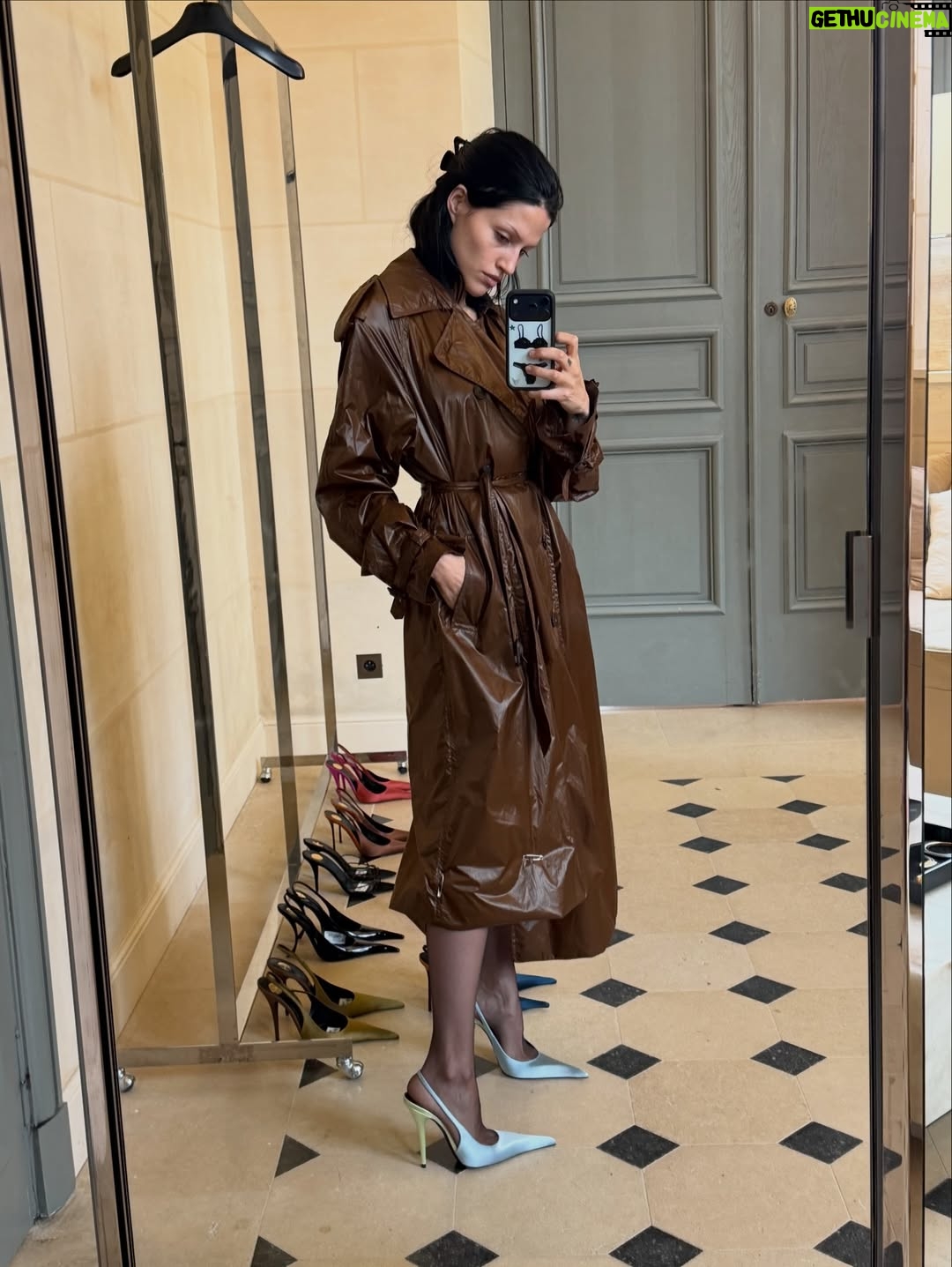 Gabbriette - 105K Likes - @YSL @ANTHONYVACCARELLO