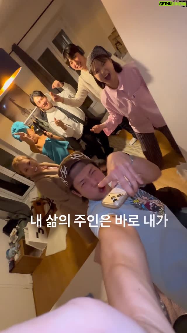 Gabee - 123.5K Likes - 파리에서 뮤지컬 한 편 뚝딱 🇫🇷💌

앙상블 _ 가비, 또또, 이미, 주찬, 로브, 킹키
박칼린 _ 카우