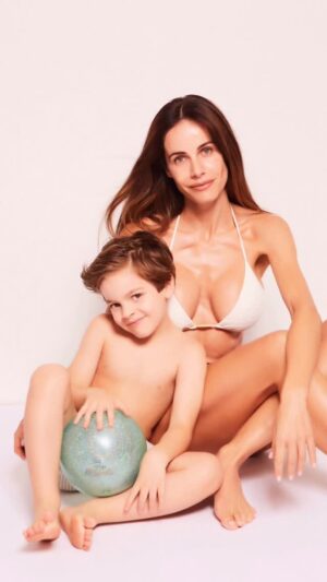 Gabriela Dias Instagram - Work day with my guy.