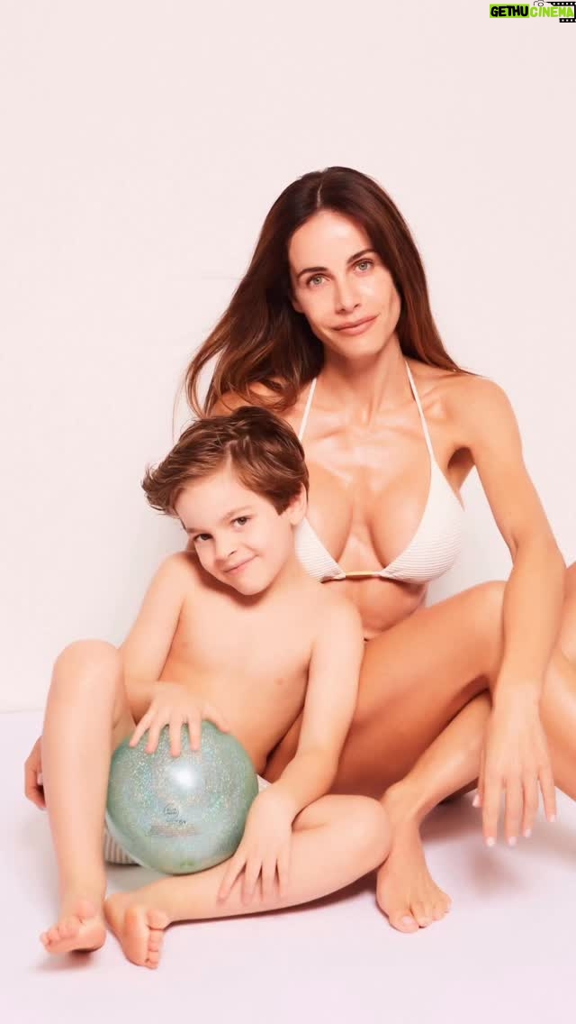 Gabriela Dias - 2.4K Likes - Work day with my guy.