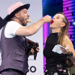 Gabriela Platas Instagram - El rock está de fiesta! 🤘🏻 hoy es el cumpleaños de la mejor bailarina de la Familia Disfuncional @gabyplatas 
Deseamos que esa sonrisa y actitud estén siempre presente en nuestras vidas ¡te adoramos! 🥳🎉🎂🎁🎈😘🎊