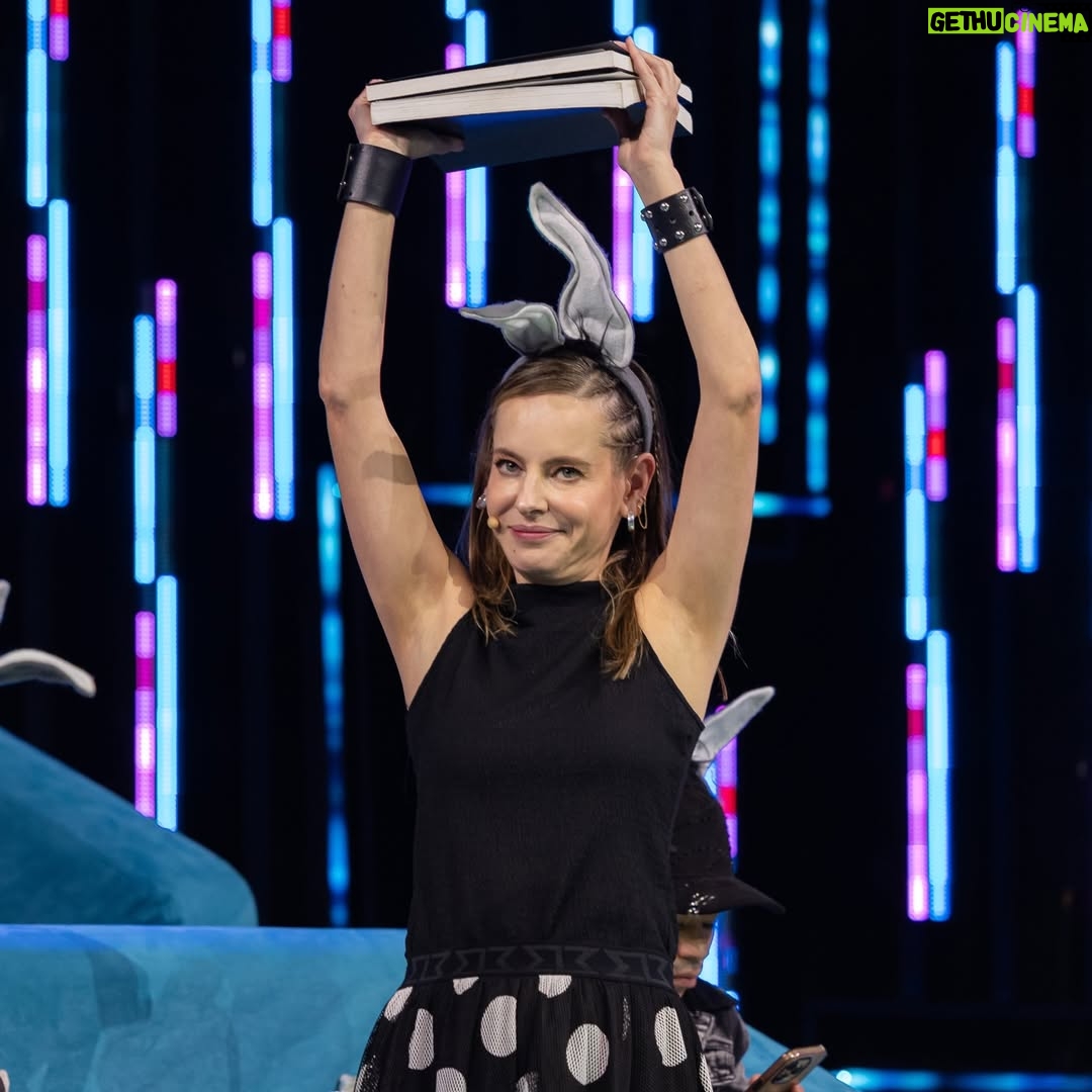 Gabriela Platas - 8.9K Likes - El rock está de fiesta! 🤘🏻 hoy es el cumpleaños de la mejor bailarina de la Familia Disfuncional @gabyplatas 
Deseamos que esa sonrisa y actitud estén siempre presente en nuestras vidas ¡te adoramos! 🥳🎉🎂🎁🎈😘🎊