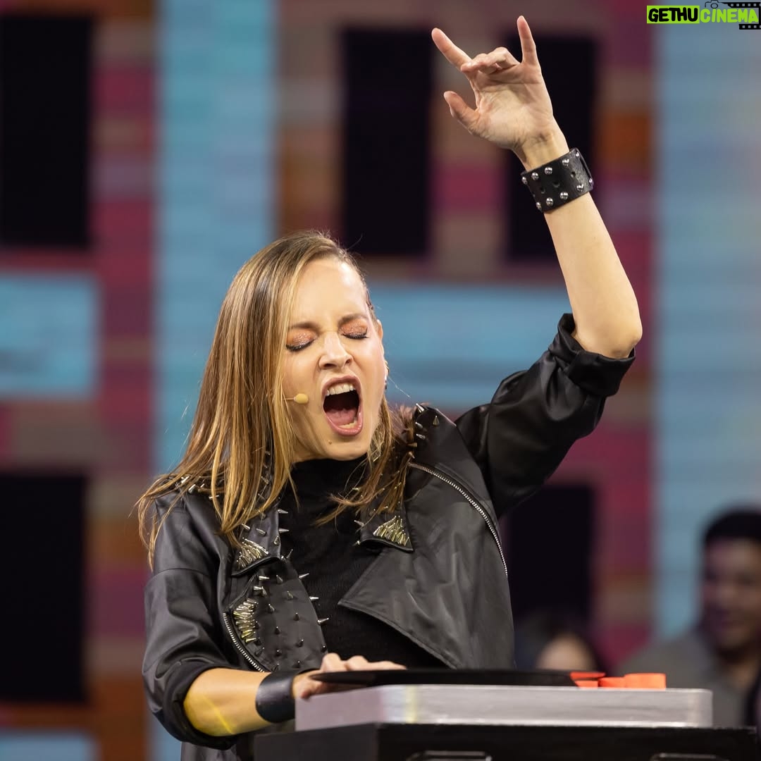 Gabriela Platas - 8.9K Likes - El rock está de fiesta! 🤘🏻 hoy es el cumpleaños de la mejor bailarina de la Familia Disfuncional @gabyplatas 
Deseamos que esa sonrisa y actitud estén siempre presente en nuestras vidas ¡te adoramos! 🥳🎉🎂🎁🎈😘🎊