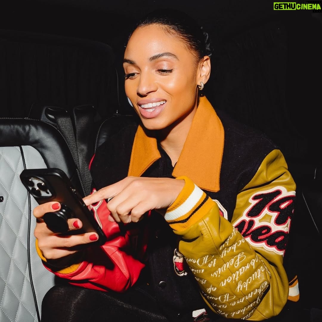 Gabrielle Ryan - 6.8K Likes - On The Run In London💫🚀
