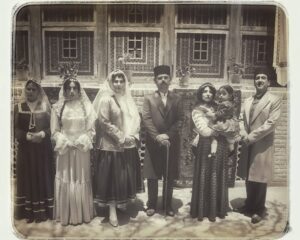 Gelare Abbasi Instagram - . 
خانواده ی ما در بامداد خمار ❤️
کارگردان: نرگس آبیار

تهیه‌کننده: محمدحسین قاسمی
مدیر پروژه: مجیدرضا مصطفوی

@bamdadekhomarofficial 
@sheyda.vod 
@ghasemiofficiall 
@majidrezamostafavi 
@saraa.emammi 
@shady_babaei 
@farshad_arj 
@tarlan_parvanee
@laleheskandari
@mehdi_veral📷عکس
@nafisi_ali