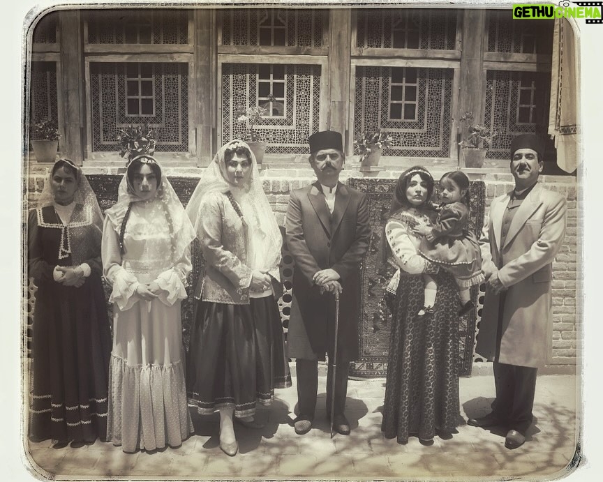 Gelare Abbasi - 32.9K Likes - . 
خانواده ی ما در بامداد خمار ❤️
کارگردان: نرگس آبیار

تهیه‌کننده: محمدحسین قاسمی
مدیر پروژه: مجیدرضا مصطفوی

@bamdadekhomarofficial 
@sheyda.vod 
@ghasemiofficiall 
@majidrezamostafavi 
@saraa.emammi 
@shady_babaei 
@farshad_arj 
@tarlan_parvanee
@laleheskandari
@mehdi_veral📷عکس
@nafisi_ali
