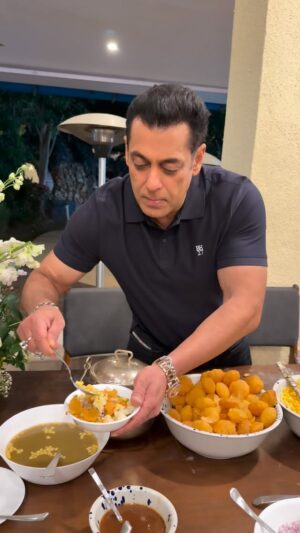 Genelia D'Souza Instagram - There is no one like @beingsalmankhan, he absolutely goes out of his way to make you feel at home, to make you feel special. This time he serves the absolutely delicious ‘भाऊंची भेळ’. We love you !!!!