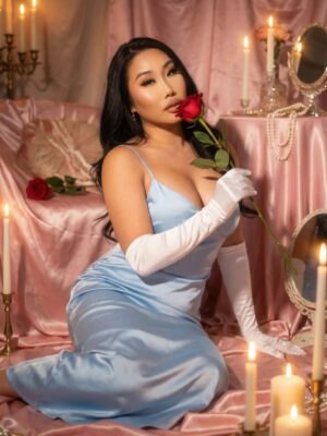 Gia Gunn Instagram - Happy Valentines Day🩵 the strongest form of love is self love, don’t forget to treat yourself. you deserve it🥂🍓