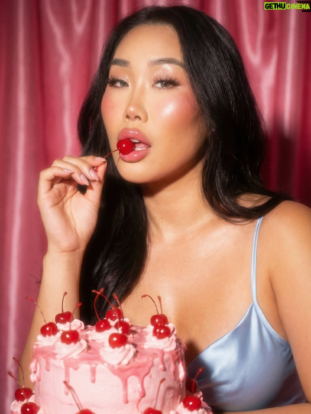 Gia Gunn - 7.2K Likes - Happy Valentines Day🩵 the strongest form of love is self love, don’t forget to treat yourself. you deserve it🥂🍓
